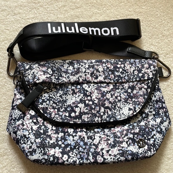 lululemon athletica Handbags - Lululemon festival bag with lululemon strap